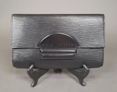 louis vuitton black epi leather clutch bag with silver hardware