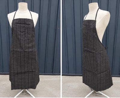 deux photos d'une robe sur un mannequin posé sur un support pour mannequin