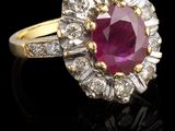 Bague ovale en rubis et diamants