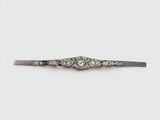 une barrette ancienne en diamant et or blanc