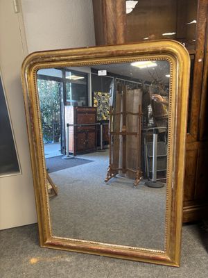 grand miroir à cadre doré avec bordure perlée