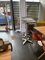 - Lot comprenant Quatre fauteuils Ikea dont deux jaunes et d… (photo 2)