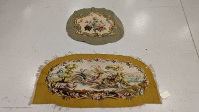 deux tapis posés côte à côte sur le sol