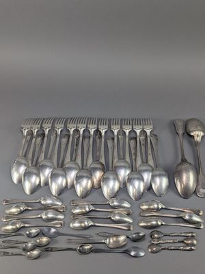 Ménagère en métal argenté, modèle faisceaux rubanés à feuille d'acanth - Photo 1