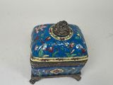 an image of a blue and gold box with a lion on it