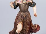 figurine représentant une femme vêtue d'une robe marron et tenant une fleur