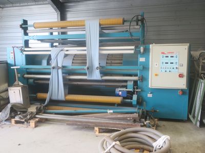 an image of a machine that is sitting in a garage