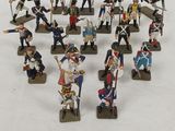 beaucoup de petits soldats en plastique posés sur une table