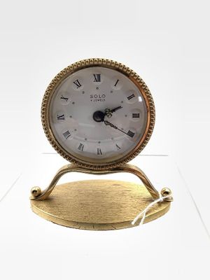 Petit réveil style pendulette de la marque SOLO.