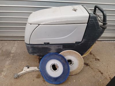 Auto-laveuse à plateau filaire NILFISK