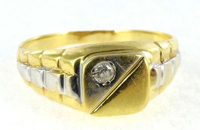 an image of a gold and silver ring with a diamond