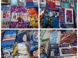 de nombreuses photos différentes représentant divers objets posés sur la table