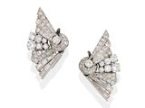 une paire de boucles d'oreilles à clip en diamants, signée Van Cleef