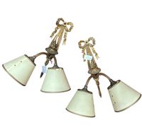 Paire d'appliques en bronze à deux bras de lumières style du…
