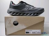 des chaussures de course Cloudflow dans une boîte posée sur une surface blanche