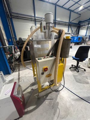 une machine placée au milieu d'une pièce