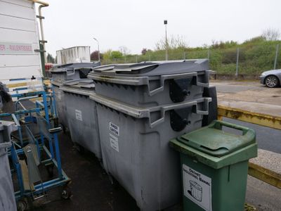 1 Ensemble DE 9 Containeurs Mobiles 400 OU 600 Litres+ 1 Ens…