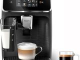 gros plan d'une machine à café avec une tasse de café