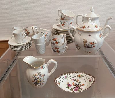 LIMOGES partie de service à thé en porcelaine blanche à déco…