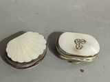 two small shells are sitting on top of a table next to each other