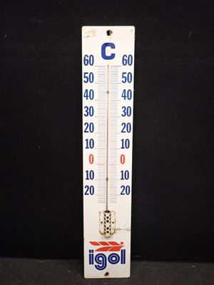 une image représentant un thermomètre sur fond noir