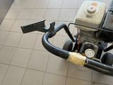 a machine that is sitting on the floor in the room