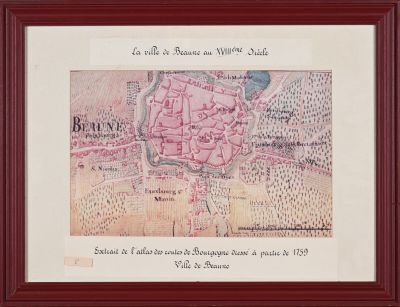 une vieille carte de la ville de Paris dans un cadre en bois