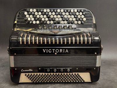 ACCORDEON VICTORIA CASSOTTO DANS UN ETUI RIGIDE (expédition …
