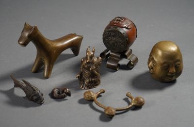 LOT de sujets en bronze doré et à patine brune comprenant un cheval tr - Photo 1