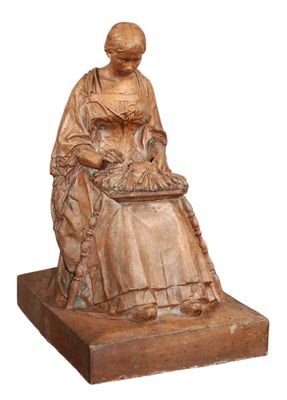 statue représentant une femme assise sur une chaise, tenant un panier de laine