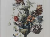une image d'un tableau de fleurs dans un vase sur une table