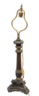 an image of a lamp that is sitting on a table