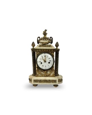 Petite pendule en marbre blanc et bronze