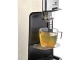 une image représentant une cafetière contenant une tasse de thé