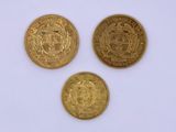 trois pièces d'or, dont l'une est un souverain et l'autre est un souverain