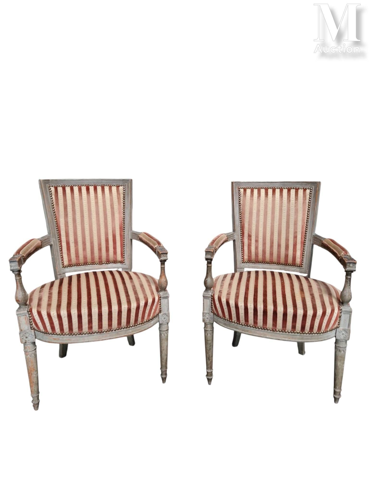 Paire de fauteuils de style Directoire