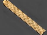 un bracelet en or 18 carats au motif tressé