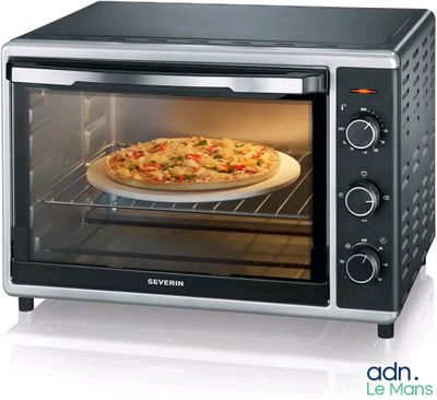 une image représentant un petit four avec une pizza à l'intérieur