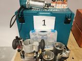 une boîte bleue sur laquelle figurent de nombreux outils