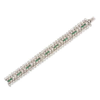 un bracelet en diamants et émeraudes