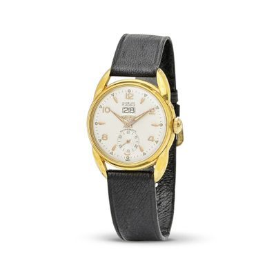 gros plan d'une montre sur fond blanc