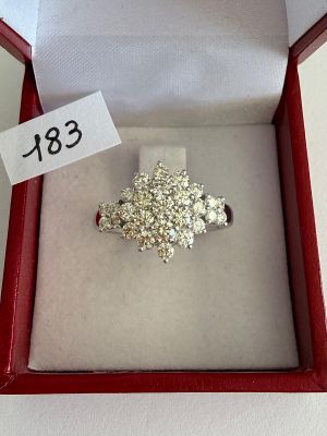 Bague " Marguerite " en or gris et platine 900/°° Sertie de …