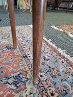 Paire de chaises en bois naturel, le dossier ajouré en forme… (photo 6)