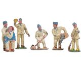 sept figurines représentant des hommes en uniforme militaire