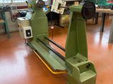 une machine placée au milieu d'une pièce