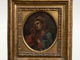 une peinture ancienne représentant une femme tenant un bébé dans ses bras