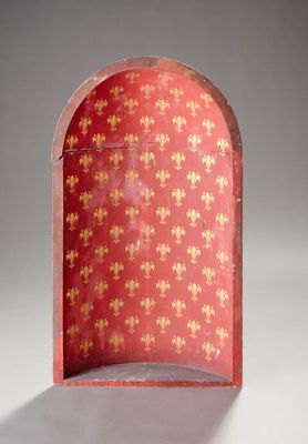 une image représentant une boîte rouge ornée de fleurons dorés