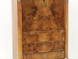 une image d'une commode en bois avec un plateau en marbre