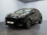 La nouvelle Ford Kadgo est garée dans le showroom.