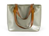 sac fourre-tout en cuir vert sauge avec une bandoulière beige